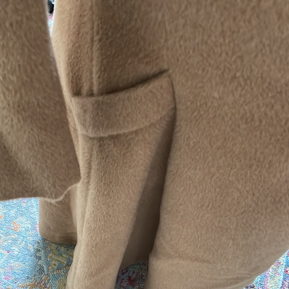 Giorgio Armani 100% Alpaca coat in pristine condition absolutely stunning coat - Picture 5 of 9